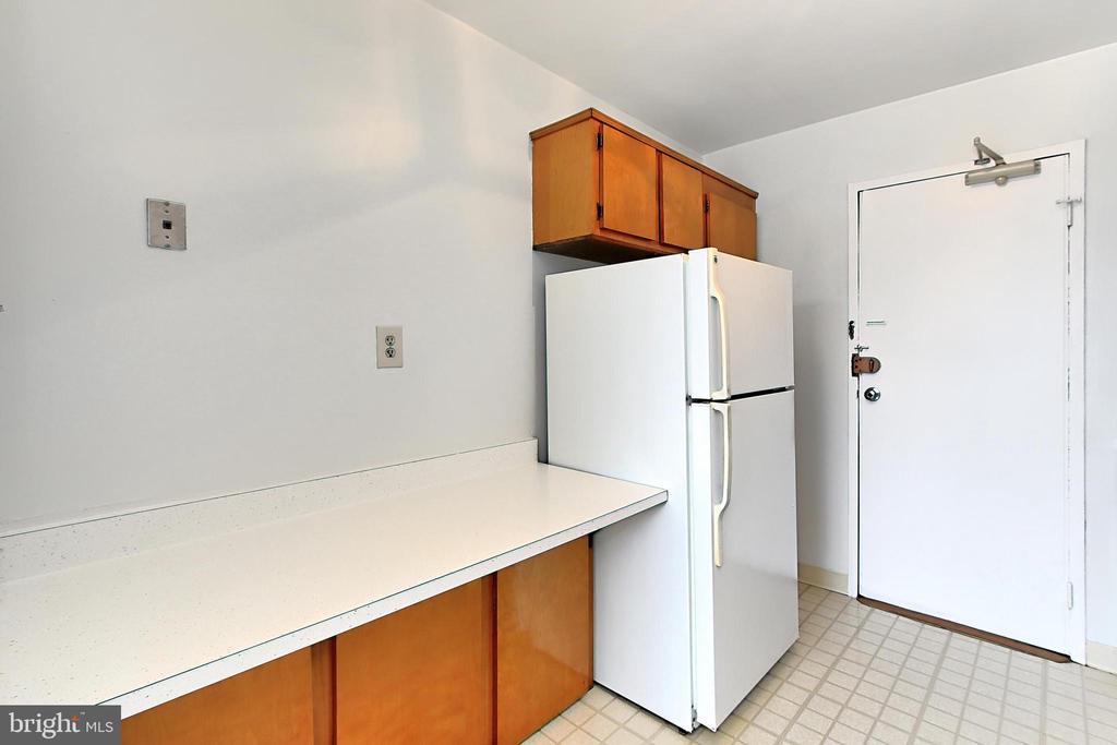 6621 WAKEFIELD DRIVE 609
