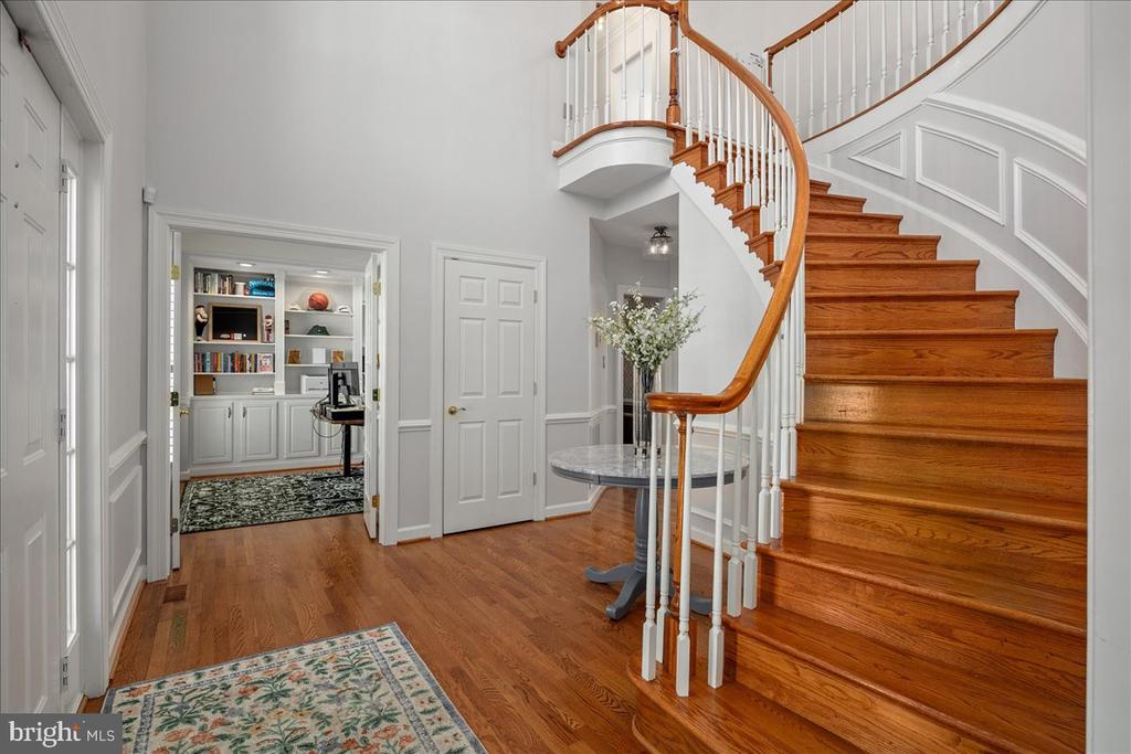 2219 LAKESHIRE DRIVE