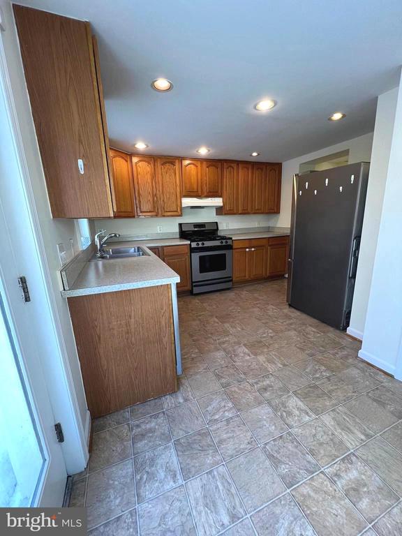 5831 EDGEHILL DRIVE