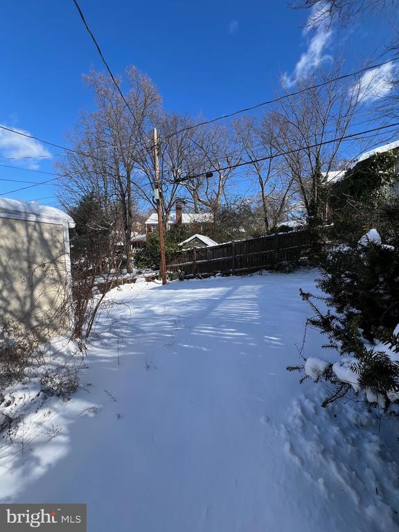 5831 EDGEHILL DRIVE