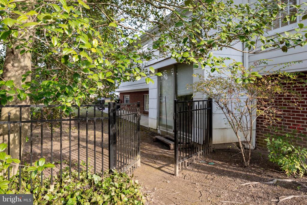 9232 FOREST HAVEN DRIVE