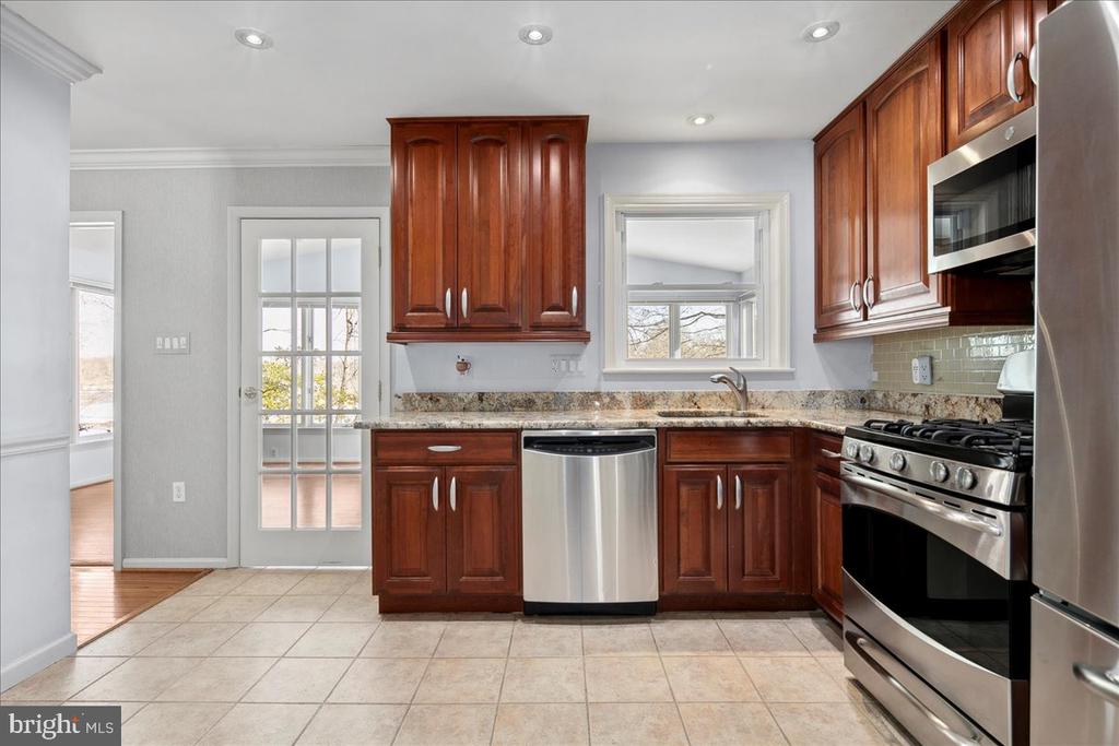 3100 WATERSIDE LANE