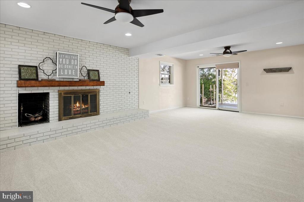 3100 WATERSIDE LANE
