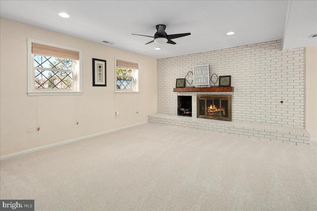 3100 WATERSIDE LANE