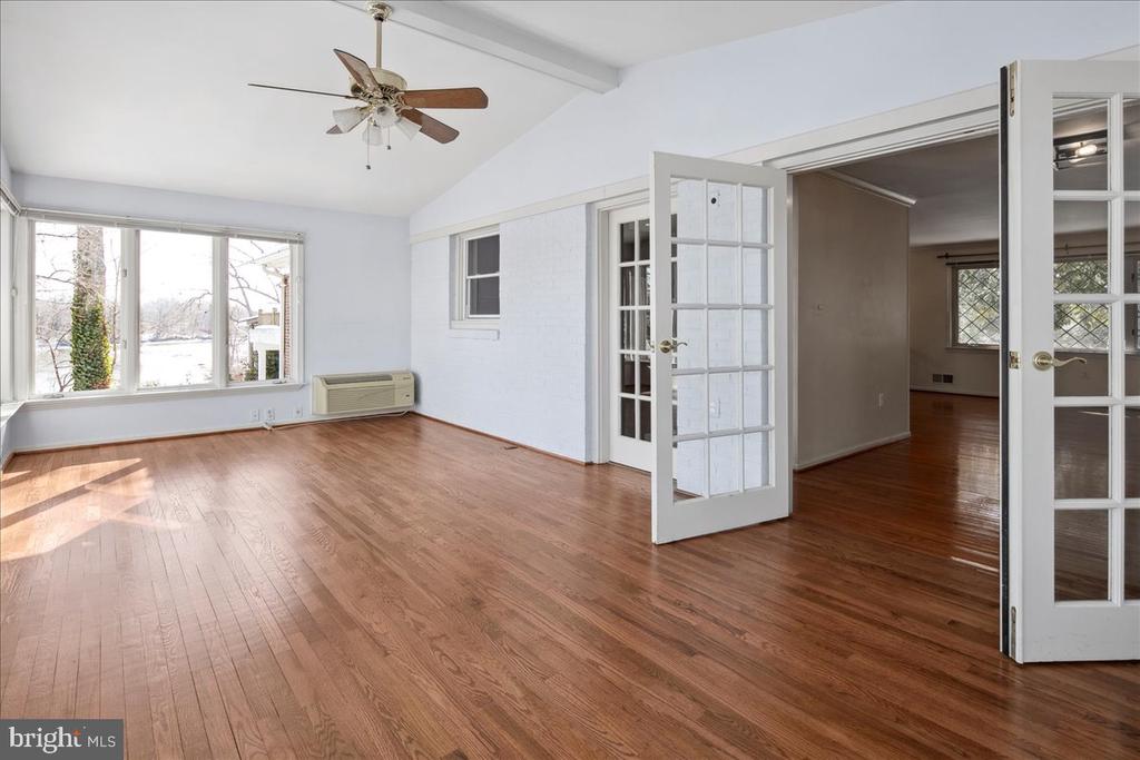3100 WATERSIDE LANE