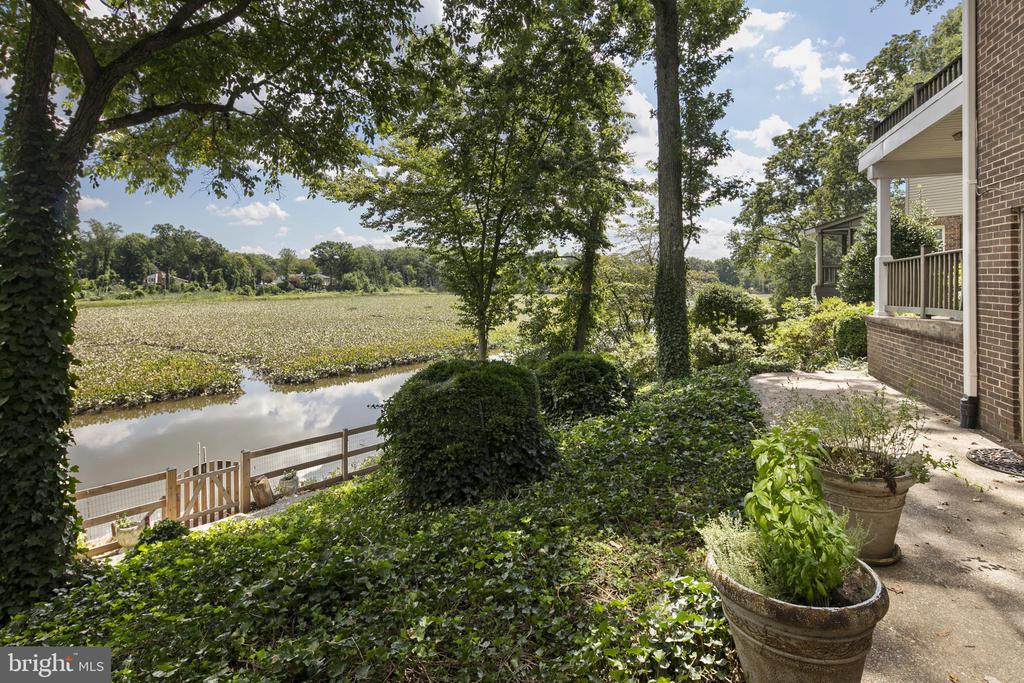 3100 WATERSIDE LANE