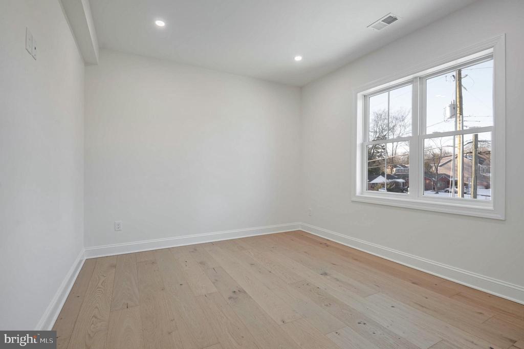 1809 SHENANDOAH ROAD