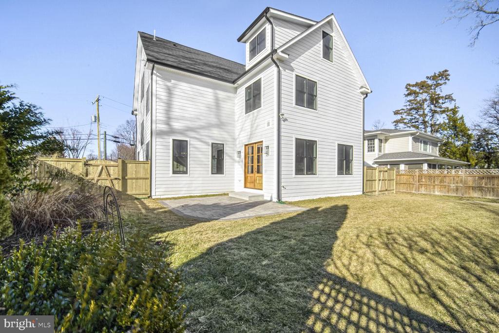 1809 SHENANDOAH ROAD