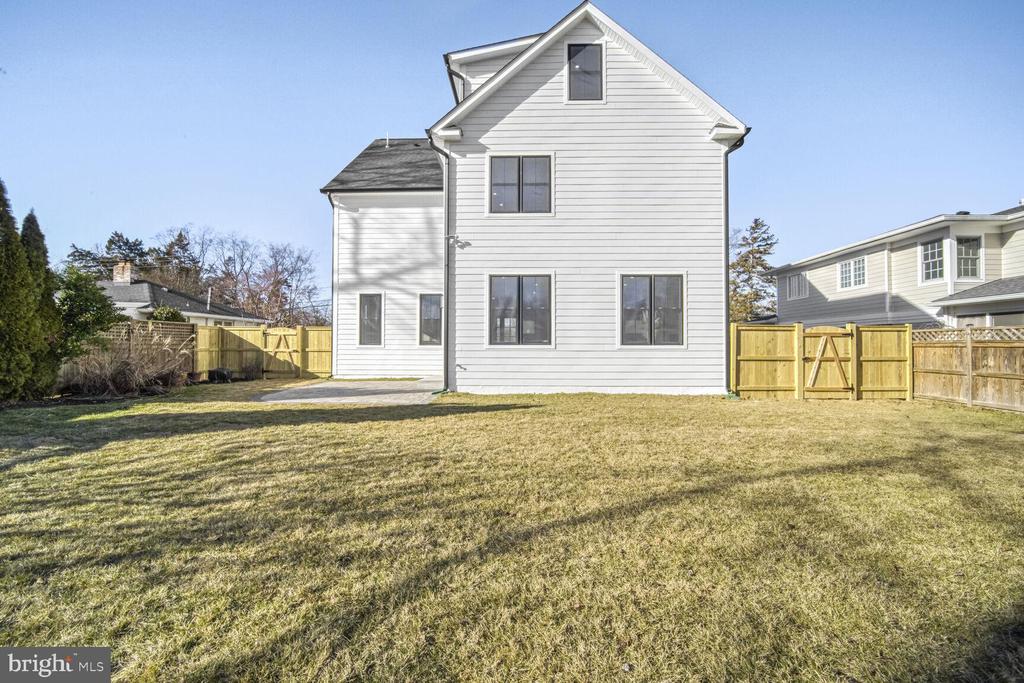 1809 SHENANDOAH ROAD