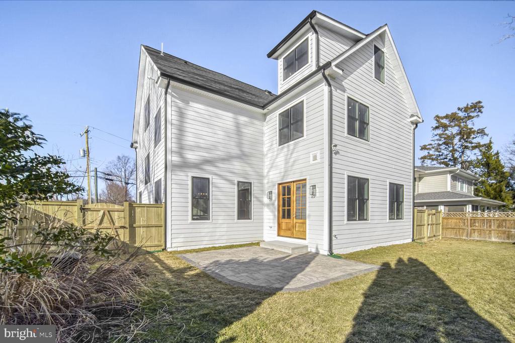 1809 SHENANDOAH ROAD