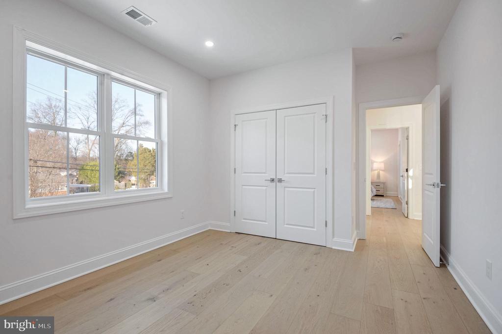 1809 SHENANDOAH ROAD
