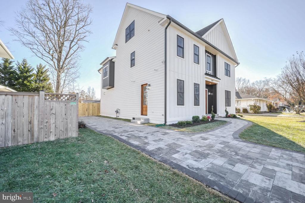 1809 SHENANDOAH ROAD