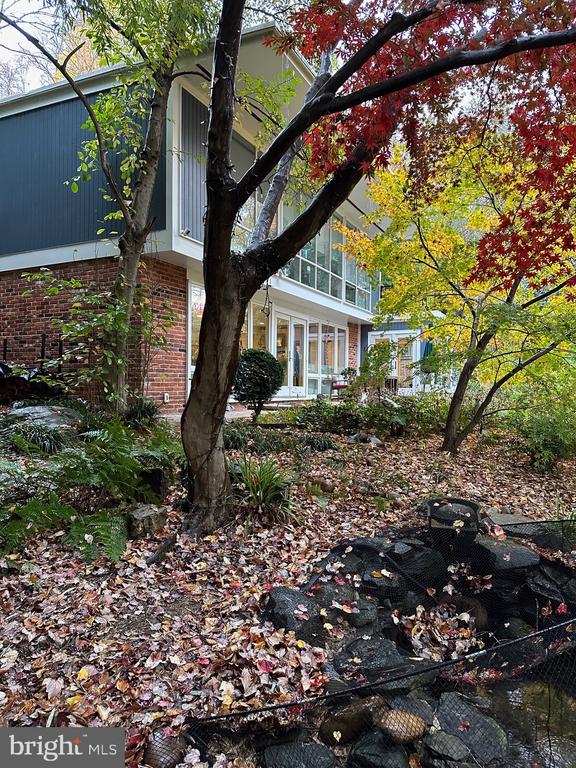 2114 WHITEOAKS DRIVE