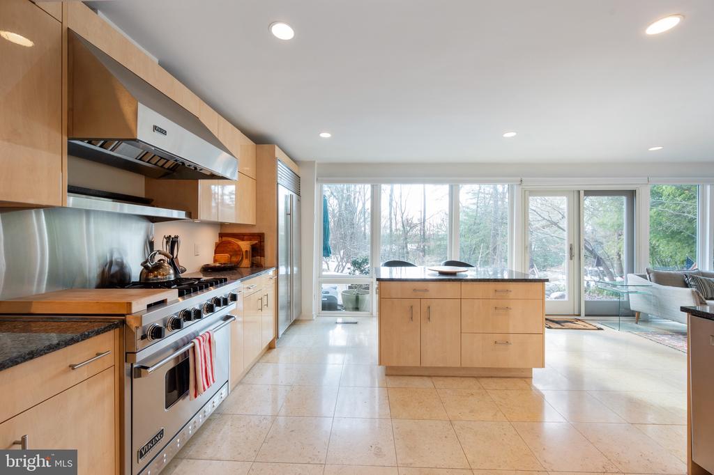 2114 WHITEOAKS DRIVE