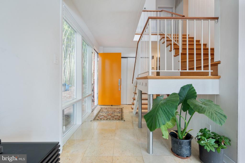 2114 WHITEOAKS DRIVE
