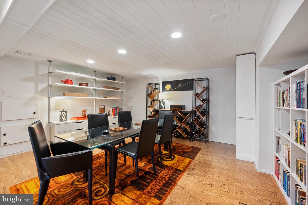2114 WHITEOAKS DRIVE