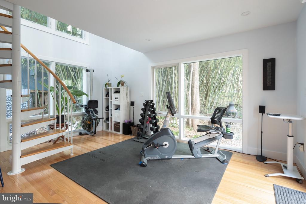 2114 WHITEOAKS DRIVE