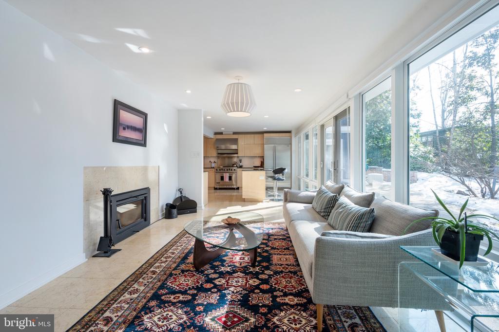 2114 WHITEOAKS DRIVE