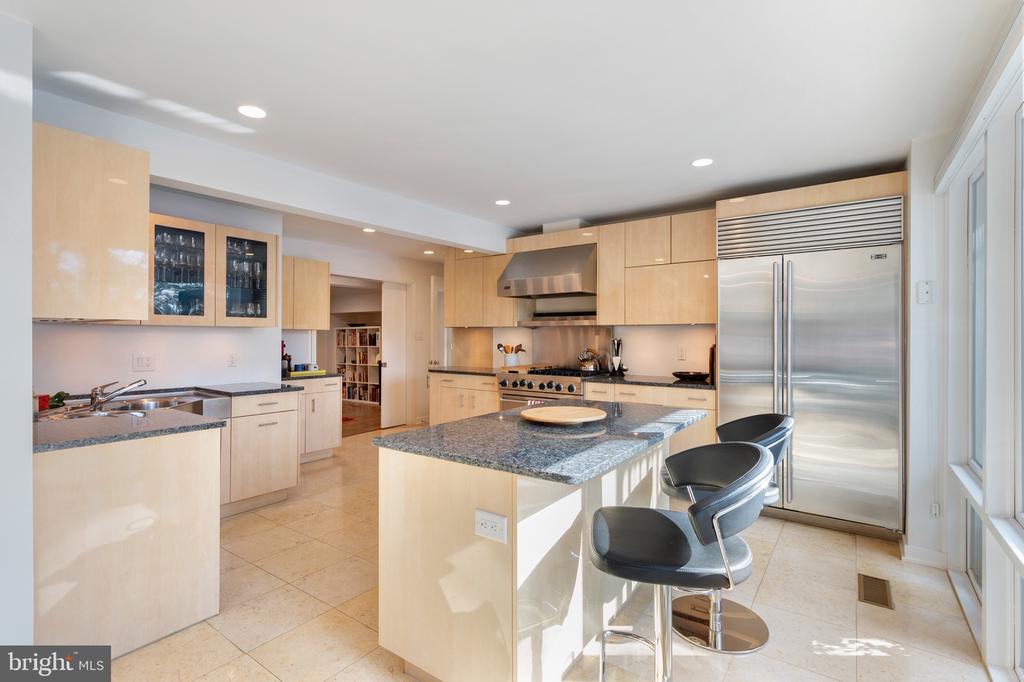 2114 WHITEOAKS DRIVE