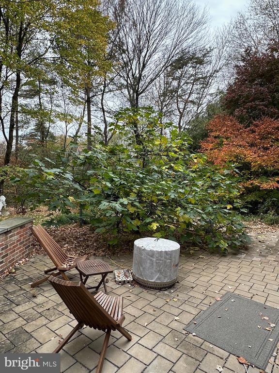 2114 WHITEOAKS DRIVE