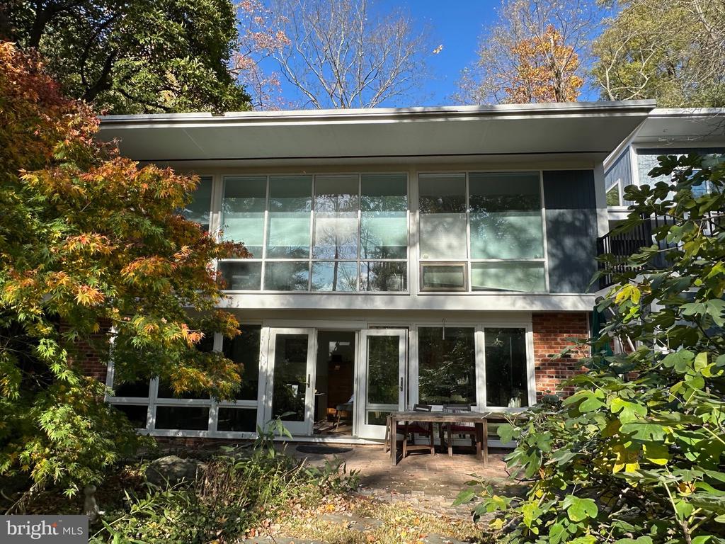 2114 WHITEOAKS DRIVE