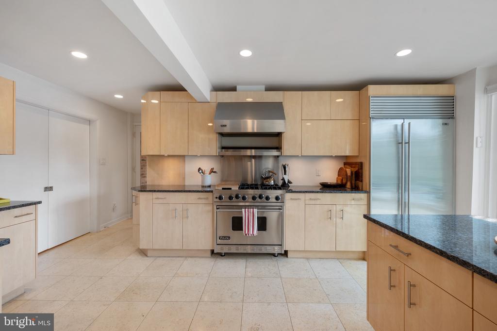 2114 WHITEOAKS DRIVE