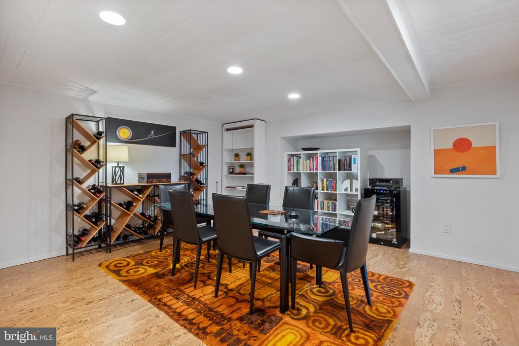 2114 WHITEOAKS DRIVE