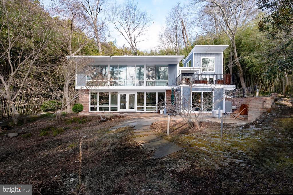 2114 WHITEOAKS DRIVE