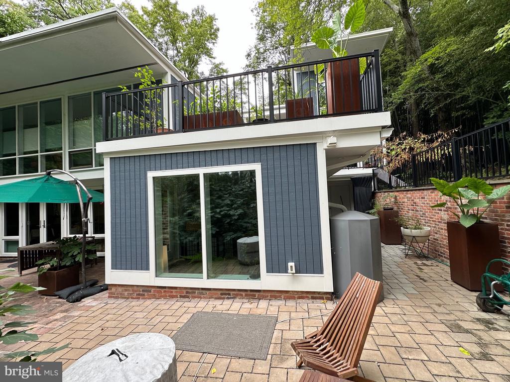 2114 WHITEOAKS DRIVE