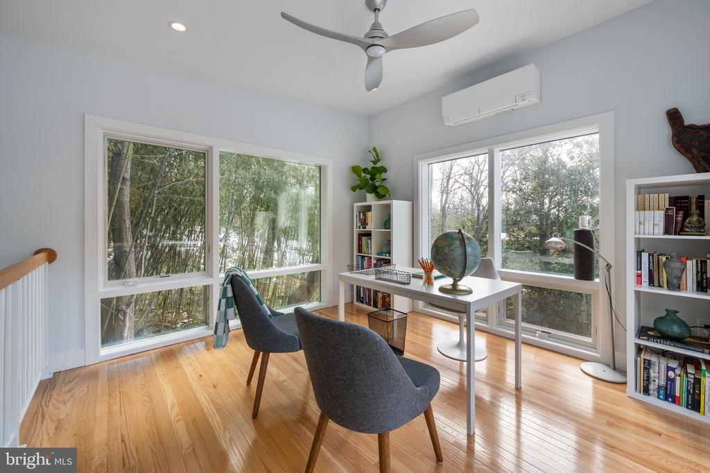 2114 WHITEOAKS DRIVE