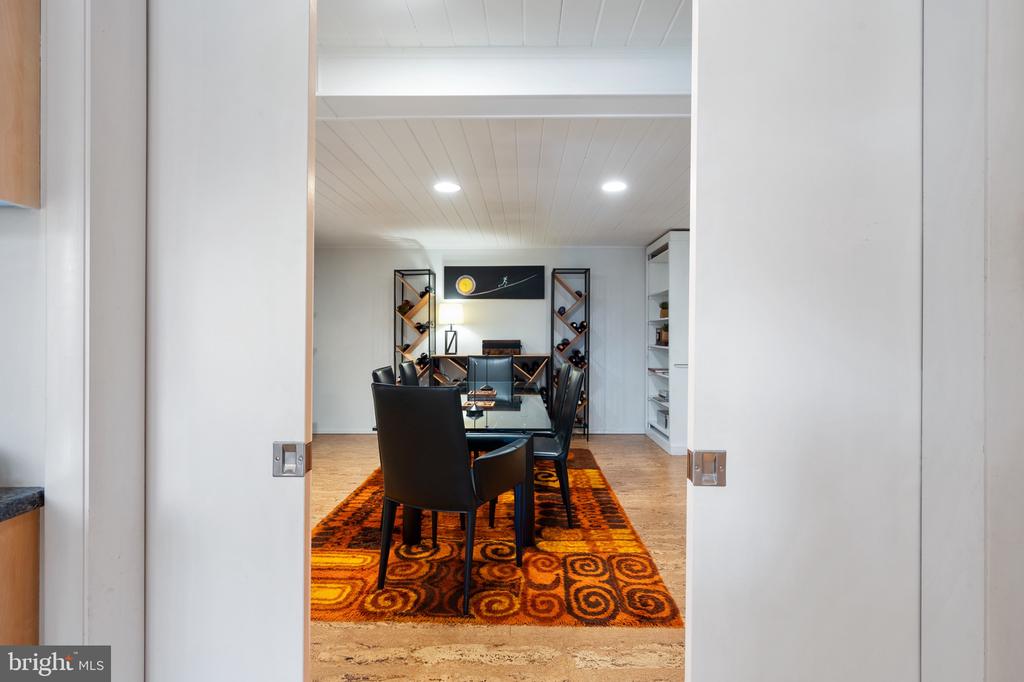 2114 WHITEOAKS DRIVE