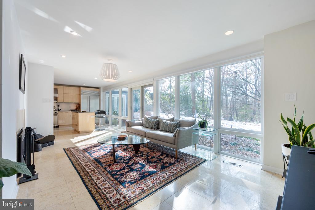 2114 WHITEOAKS DRIVE