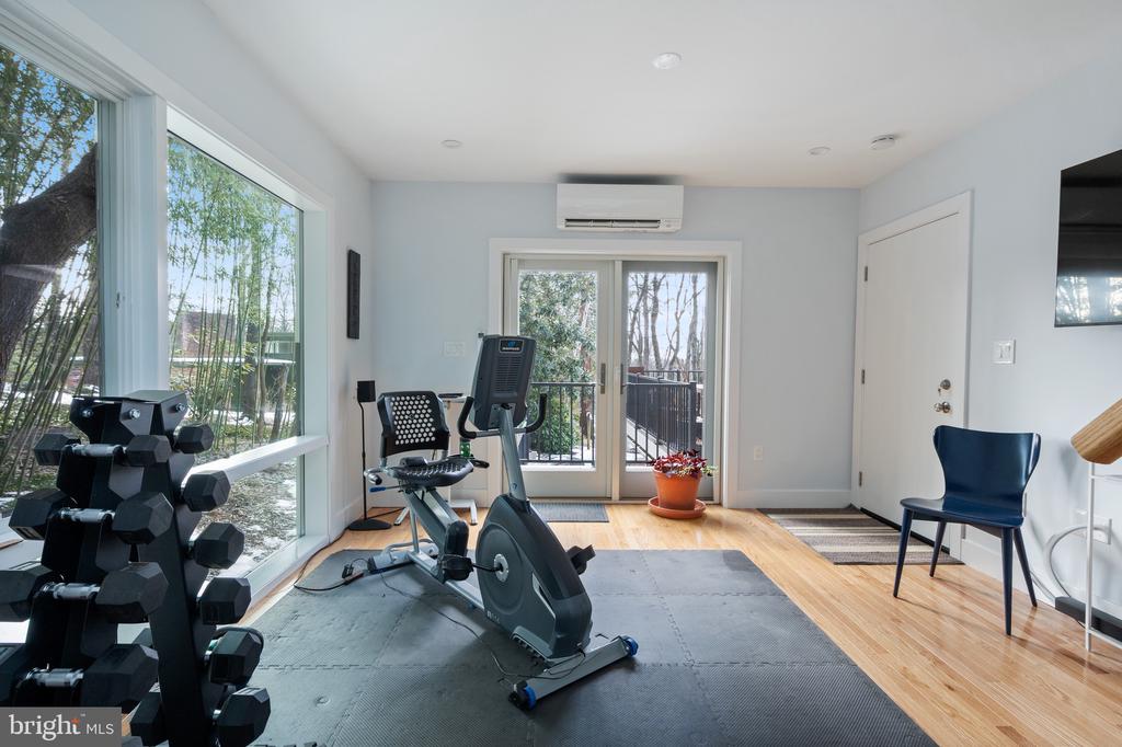 2114 WHITEOAKS DRIVE