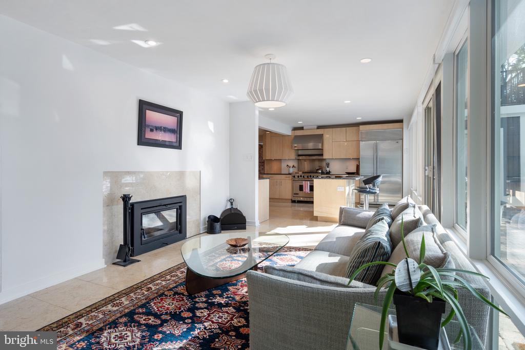 2114 WHITEOAKS DRIVE