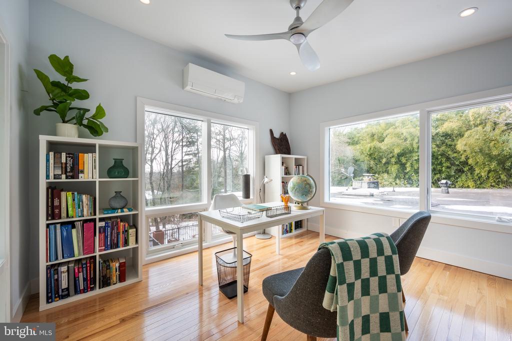 2114 WHITEOAKS DRIVE