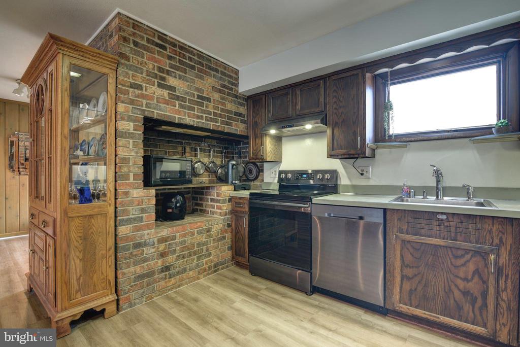 3131 WOODLAND LANE