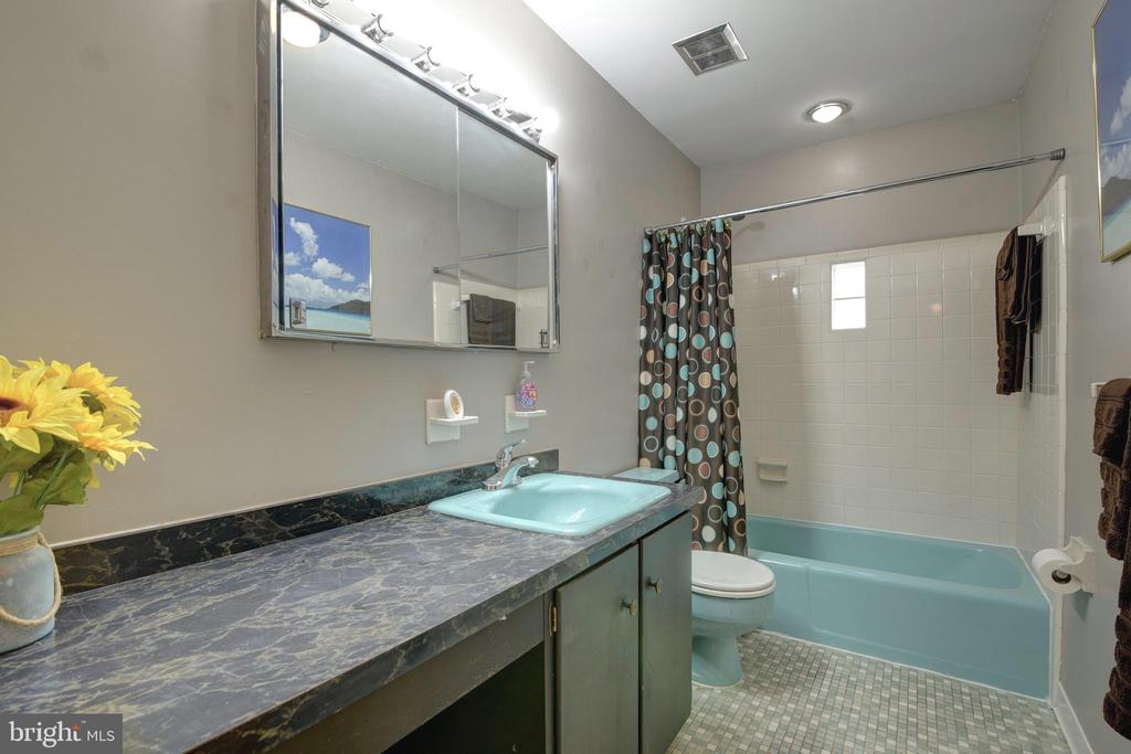 3131 WOODLAND LANE