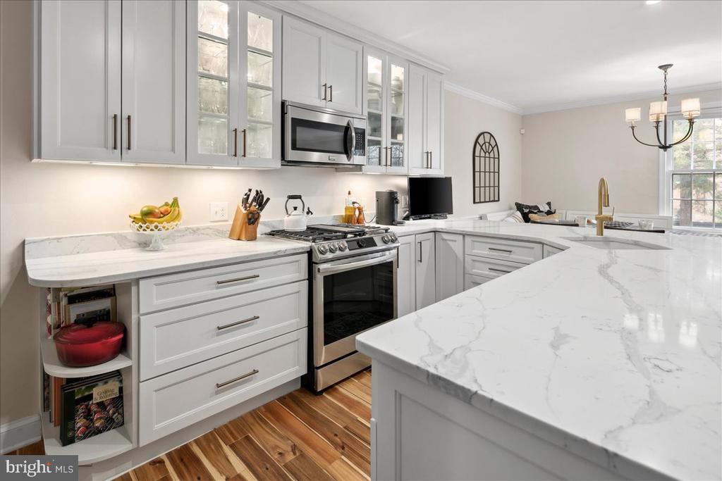 6323 OLDE TOWNE COURT