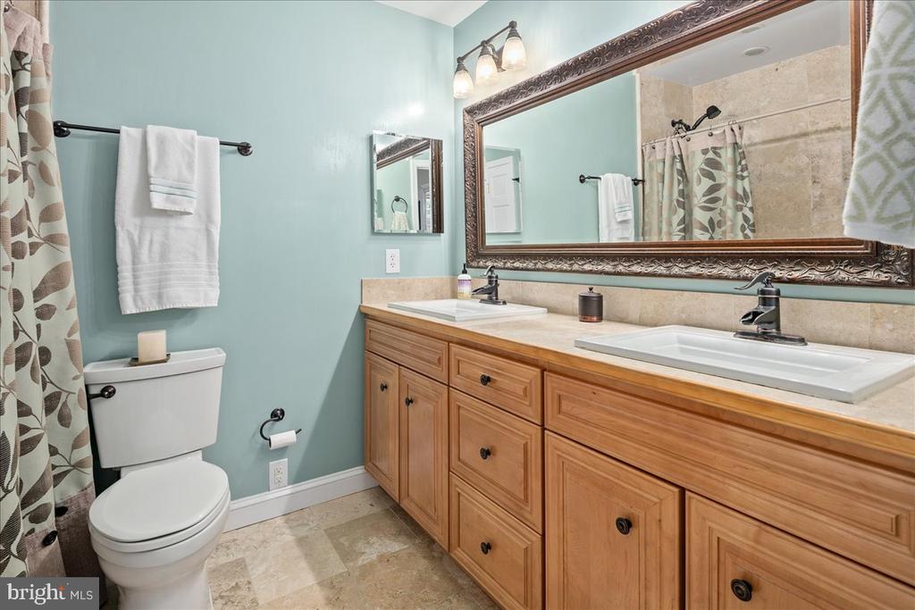 6323 OLDE TOWNE COURT