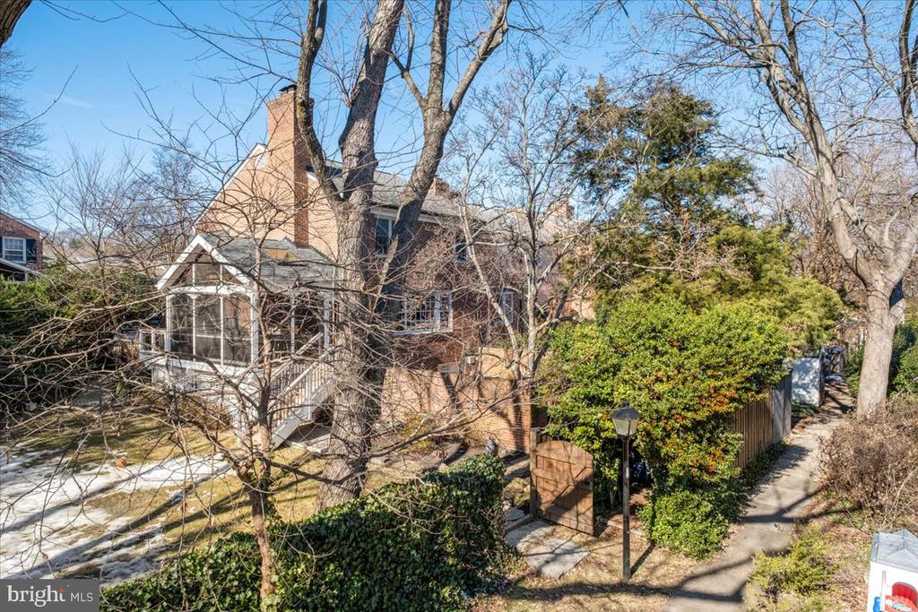 6323 OLDE TOWNE COURT