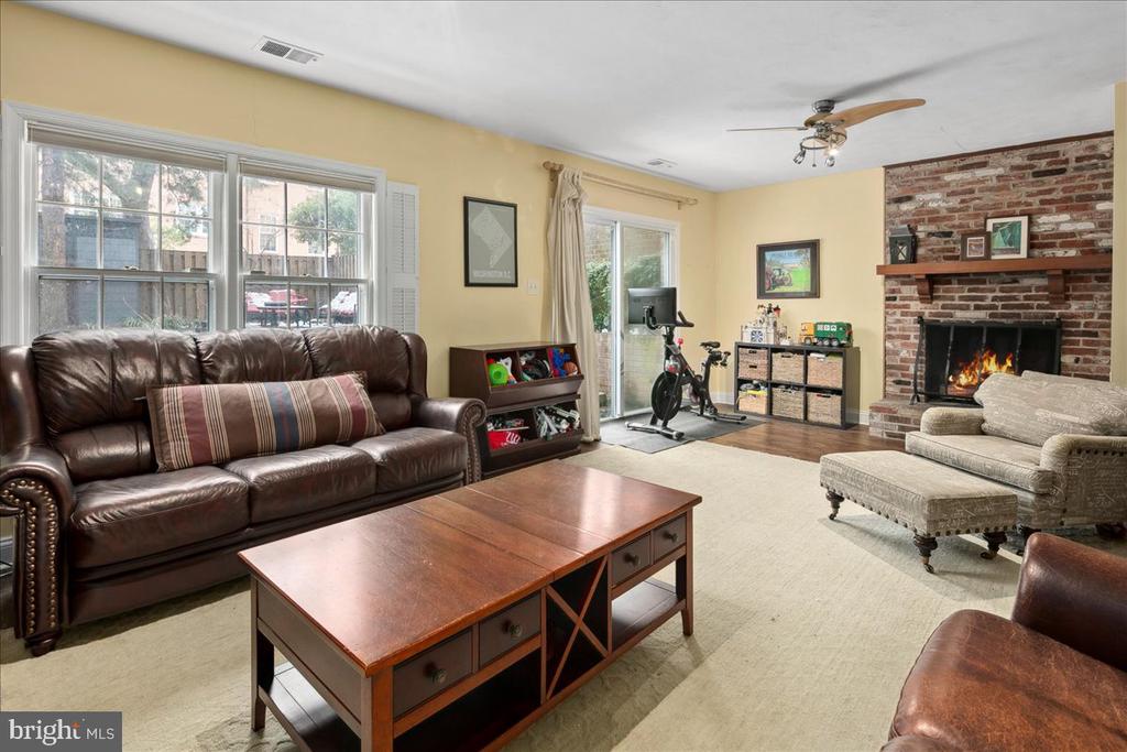 6323 OLDE TOWNE COURT