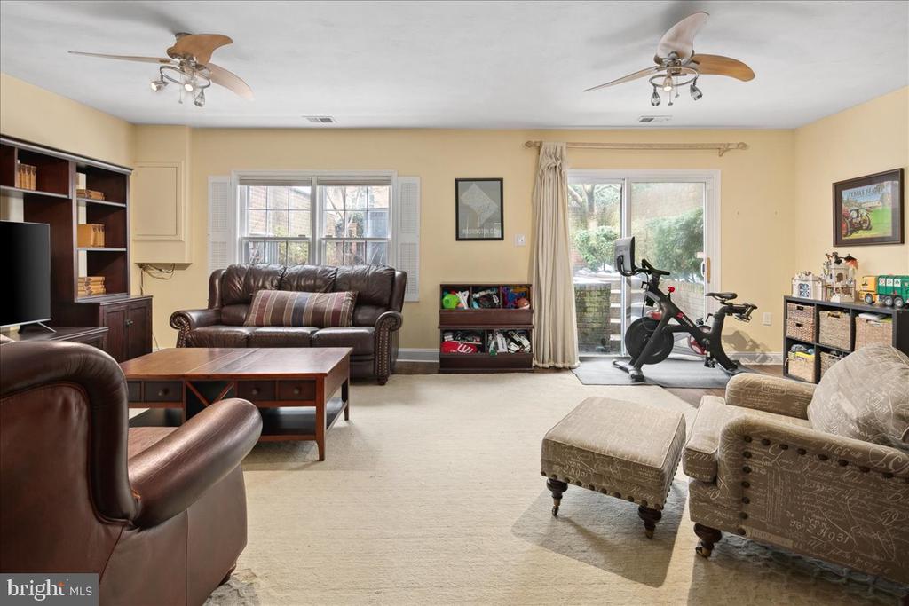 6323 OLDE TOWNE COURT