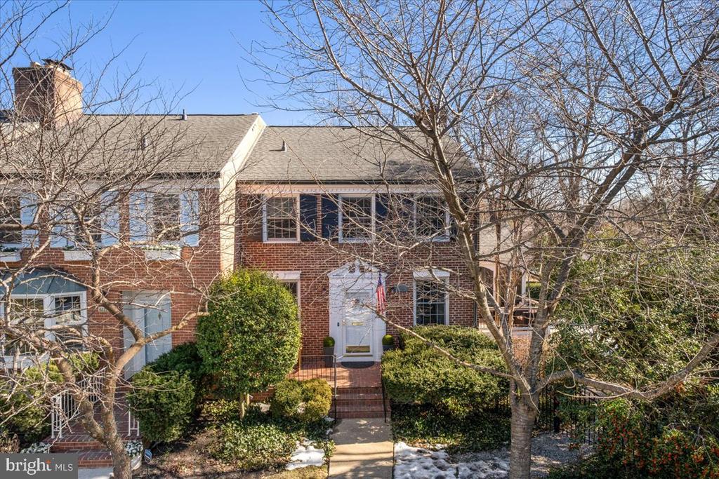 6323 OLDE TOWNE COURT