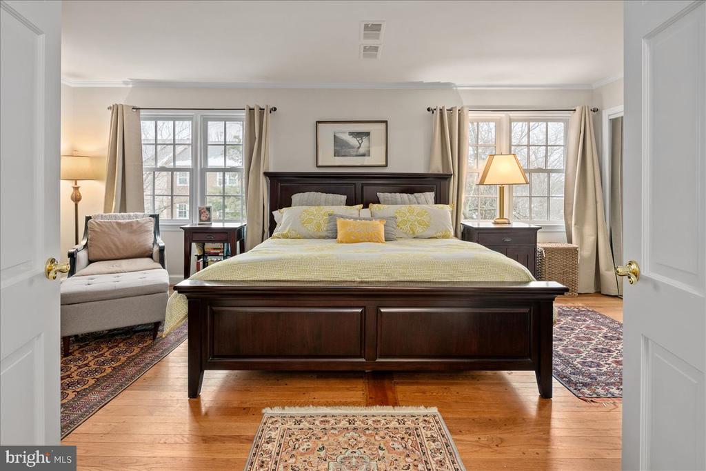 6323 OLDE TOWNE COURT