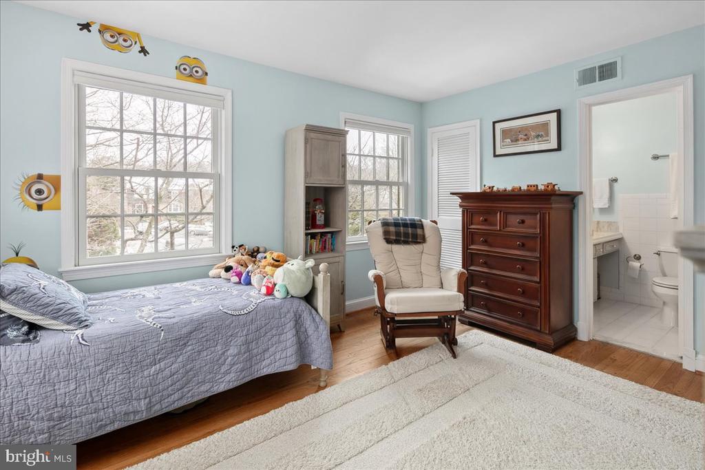 6323 OLDE TOWNE COURT