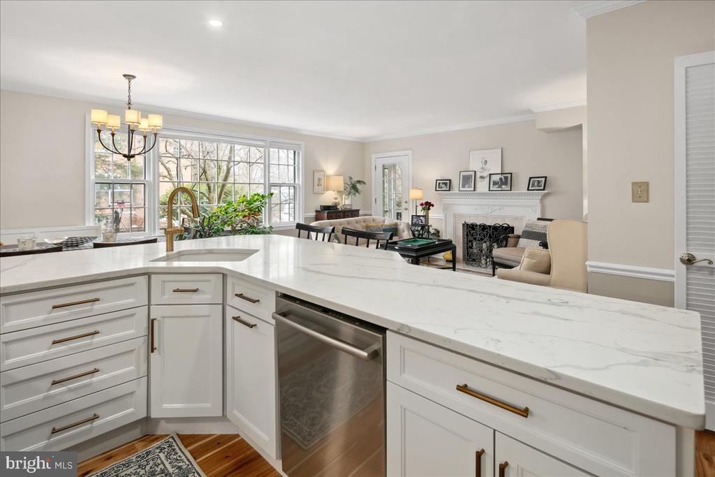 6323 OLDE TOWNE COURT