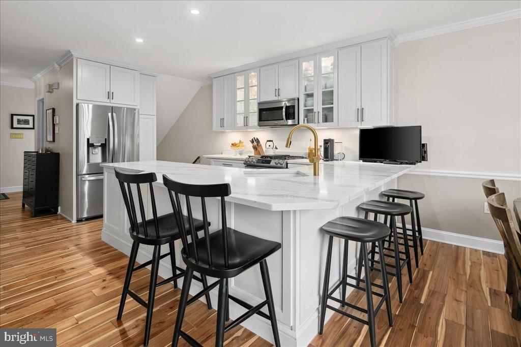 6323 OLDE TOWNE COURT