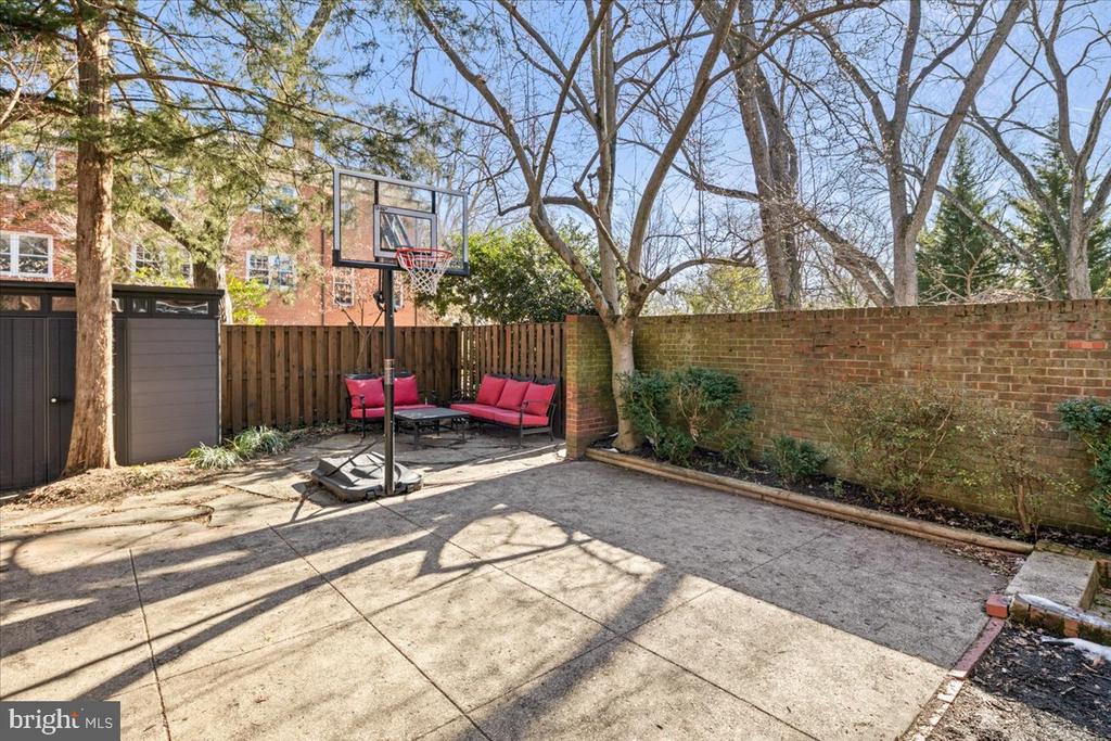 6323 OLDE TOWNE COURT