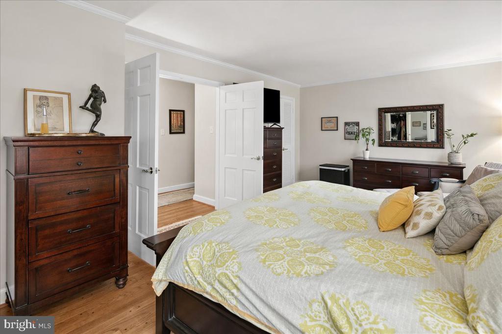 6323 OLDE TOWNE COURT