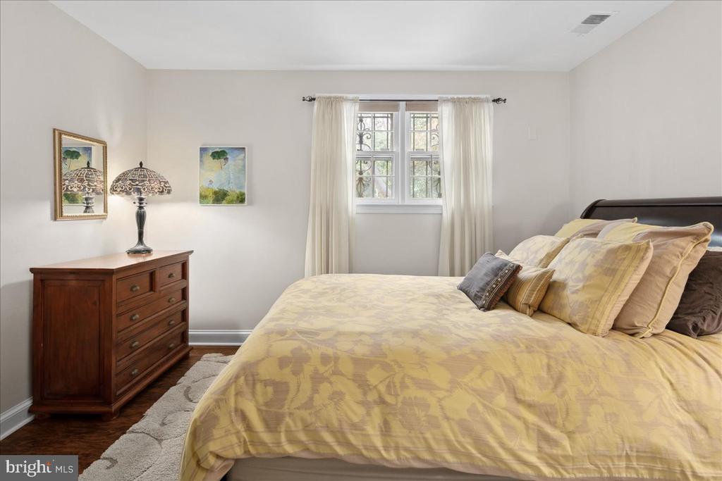 6323 OLDE TOWNE COURT